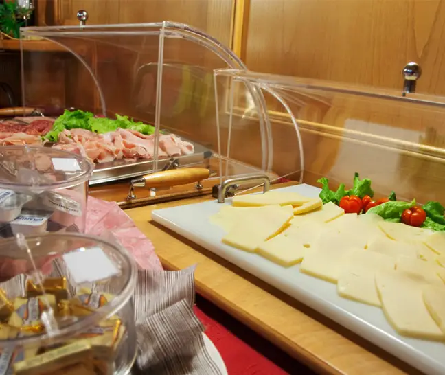 colazione ricca e genuina in Val di Sole Hotel Michela Vacanze in famiglia